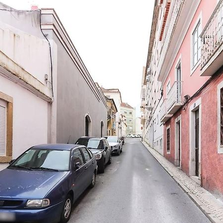 Vita Portucale ! Campo Ourique Design W/ Balcony Apartment Lisbon Luaran gambar