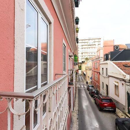 Vita Portucale ! Campo Ourique Design W/ Balcony Apartment Lisbon Luaran gambar