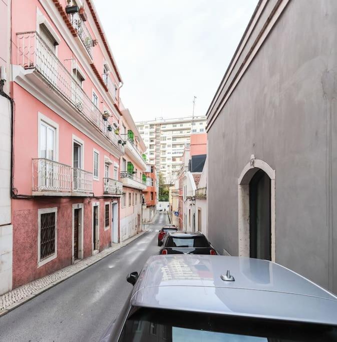Vita Portucale ! Campo Ourique Design W/ Balcony Lisbon Luaran gambar