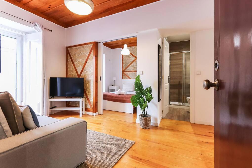 Vita Portucale ! Campo Ourique Design W/ Balcony Lisbon Luaran gambar