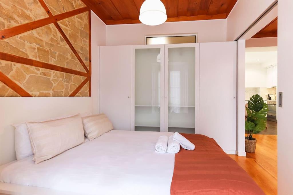 Vita Portucale ! Campo Ourique Design W/ Balcony Lisbon Luaran gambar