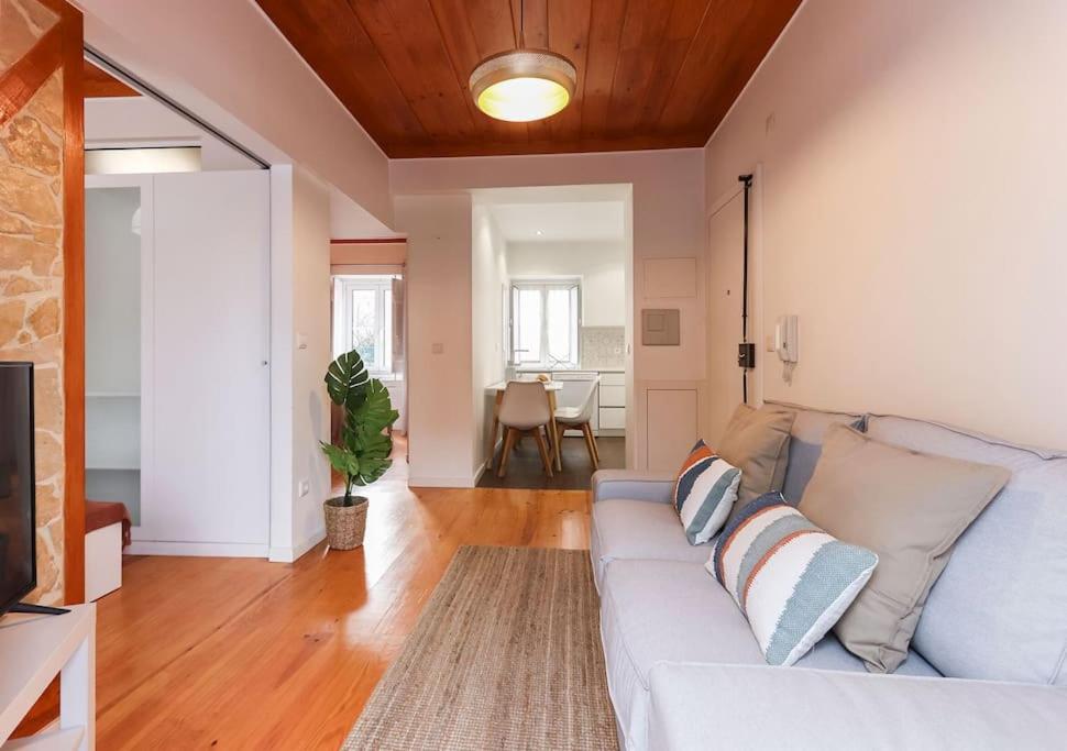 Vita Portucale ! Campo Ourique Design W/ Balcony Lisbon Luaran gambar