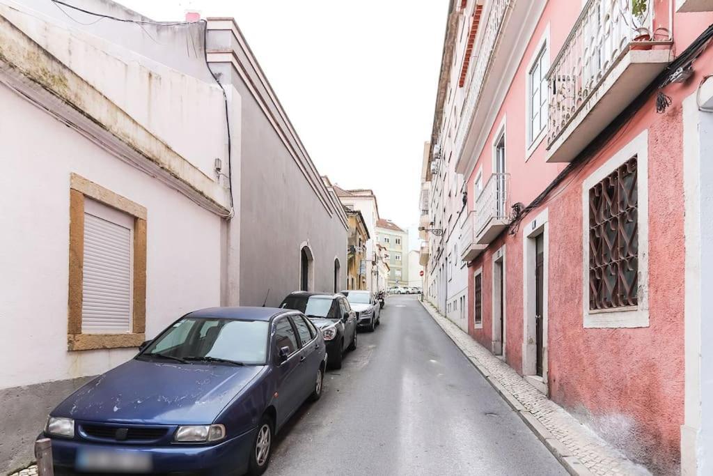 Vita Portucale ! Campo Ourique Design W/ Balcony Apartment Lisbon Luaran gambar